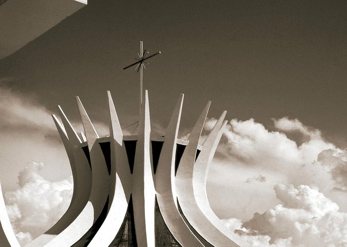 Brasília Cathedral Metropolitan Cathedral, Brasilia - Oscar Niemeyer | Arquitectura Viva photo