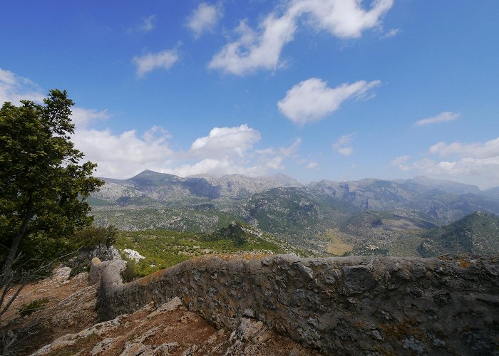 Alaro Castel To the Castell d'Alaró • Hiking route » outdooractive.com photo