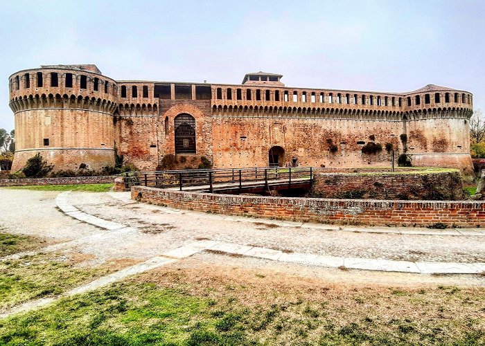 Collezioni Di Armi E Ceramiche Della Rocca Sforzesca Imola - Italia.it photo