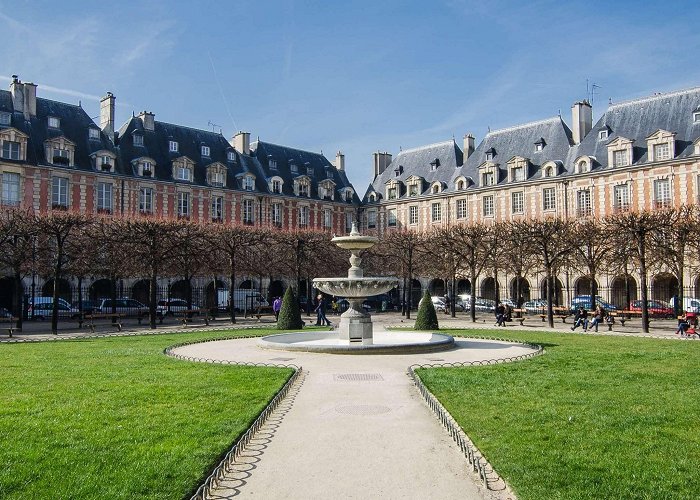 Place des Vosges Place des Vosges » Paris audio guide app » VoiceMap photo