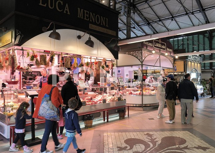 Sant'Ambrogio Market Sant'Ambrogio's market in Ghiberti squar... | Stock Video | Pond5 photo