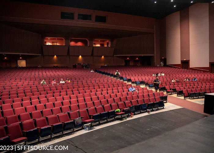 Main theater Zaragoza Zaragoza Theatre | Six Flags Fiesta Texas — SFFT Source photo