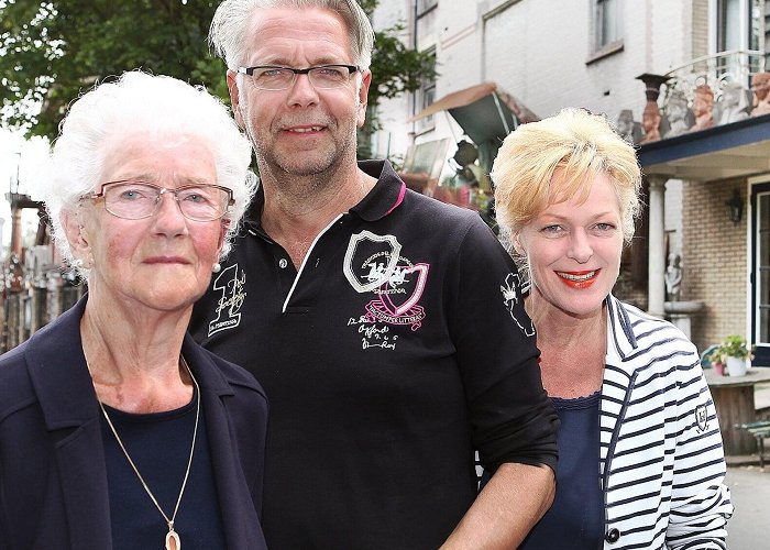 Uitdragerij Arie Boer Boer Toer duikt in heden en verleden van De Graanbuurt | Al het ... photo