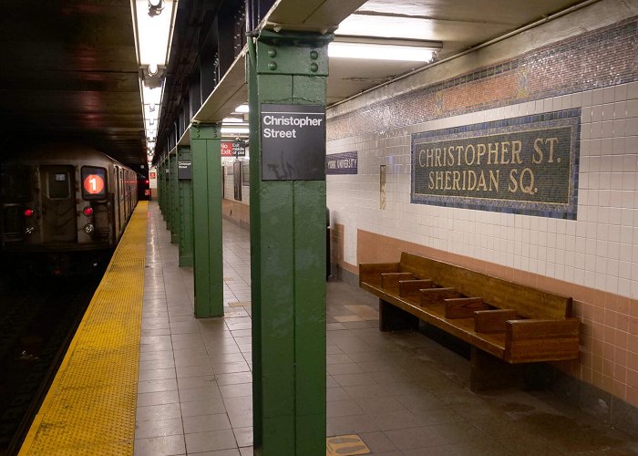 23rd Street (IRT Broadway-Seventh Avenue Line) West Village subway station slashing leaves man seriously wounded ... photo