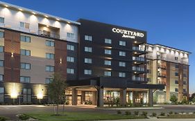 Courtyard By Marriott Mt. Pleasant At Central Michigan University Hotel Mount Pleasant Exterior photo