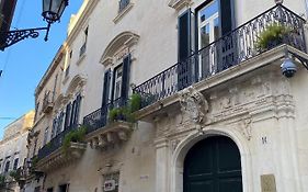 Palazzo Rollo Bed & Breakfast Lecce Exterior photo