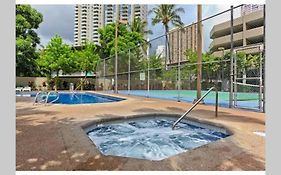 Spacious Studio W/ Parking, Beach/Mall/Park Apartment Honolulu Exterior photo