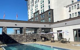 Carriage House Hotel And Conference Centre Calgary Exterior photo