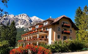 Boutique Hotel Villa Blu Cortina D'Ampezzo Exterior photo