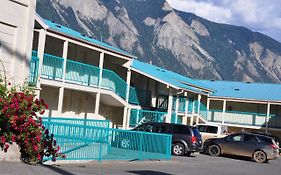 Canadas Best Value Inn Mile-0-Motel Lillooet Exterior photo