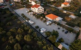 Camping Sukosan Beach Hotel Exterior photo