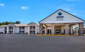 Clarion Pointe Marshall Hotel Exterior photo