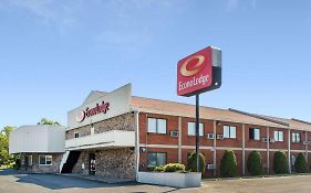 Econo Lodge Darien Lakes Corfu Exterior photo