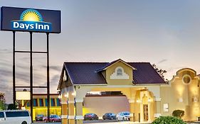 Days Inn By Wyndham Louisville Airport Fair And Expo Center Exterior photo