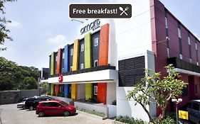 Amaris Hotel Cimanuk Bandung Exterior photo