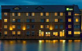 Holiday Inn Express Cardiff Bay, An Ihg Hotel Exterior photo