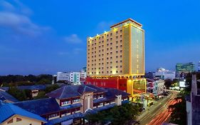 Best Western Plus Makassar Beach Hotel Exterior photo