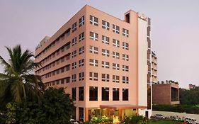 Ramada Jamshedpur Bistupur Hotel Exterior photo