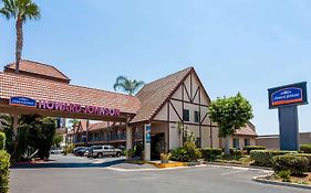 Howard Johnson By Wyndham Norco Hotel Exterior photo