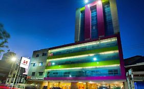 Swiss-Belcourt Makassar Hotel Exterior photo