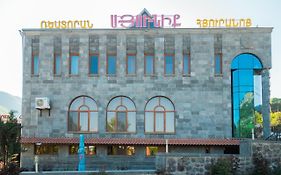 Syuniq Hotel Goris Exterior photo