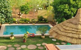 Residence Des Hibiscus-Roses: Jardin, Piscine... Ouagadougou Exterior photo