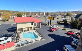 Super 8 By Wyndham Pigeon Forge Downtown Hotel Exterior photo