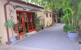 Crown Bed & Breakfast Hotel Francistown Exterior photo