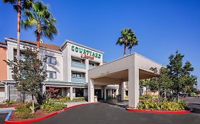 Courtyard By Marriott Oakland Airport Hotel Exterior photo