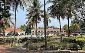 The Golden Palms Hotel & Spa Bangalore Exterior photo