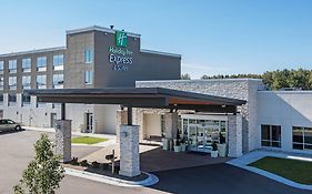 Holiday Inn Express & Suites Ludington, An Ihg Hotel Exterior photo