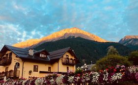 Hotel La Ginestra Cesana Torinese Exterior photo