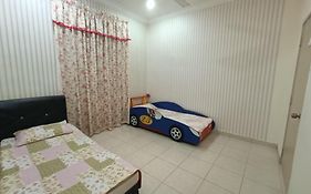 The Louvre Moslim Homestay Sungai Petani Exterior photo