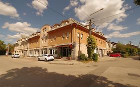 Hotel Vadaszkuert Superior Szekesfehervar Exterior photo