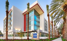 Hampton Inn & Suites Anaheim Resort Convention Center Exterior photo