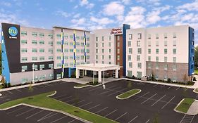 Hampton Inn & Suites Charlotte Airport Lake Pointe Exterior photo