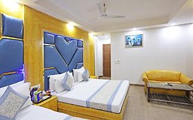 Hotel Preet Palace -5 Mints Walk From Nizamuddin Railway Station New Delhi Exterior photo