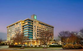 Embassy Suites By Hilton Hampton Convention Center Exterior photo