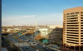 Embassy Suites By Hilton Crystal City National Airport Arlington Exterior photo