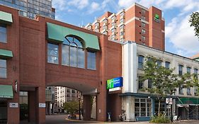 Holiday Inn Express Toronto Downtown, An Ihg Hotel Exterior photo