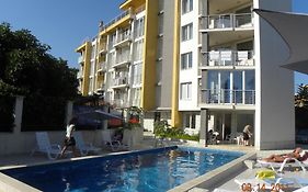 Apartcomplex New Tawn Apartment Obzor Exterior photo