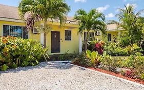 Tropicabana Apartment Nassau Exterior photo