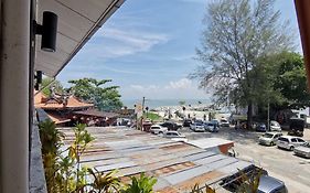 8 Boutique By The Sea Hotel Tanjung Tokong Exterior photo