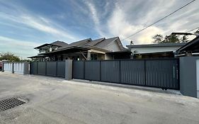 Rayyan Ashraf Homestay Kota Bharu Exterior photo