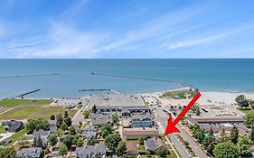 Ludington Pier House Motel Exterior photo