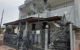 Oyo 90810 Ravaya Homestay Singaraja  Exterior photo