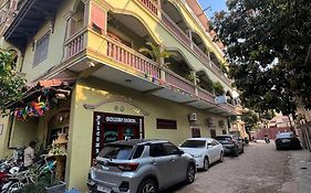 Golden Papaya Guesthouse Siem Reap Exterior photo