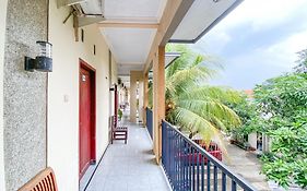 Surya Guest House Urbanview Probolinggo Exterior photo