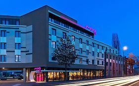 Moxy Duesseldorf South Hotel Exterior photo