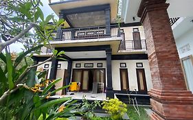 Capital O 93844 Arta Adi Homestay Nearbali Zoo Bangli Exterior photo